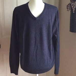 Geoffrey Beene EUC V neck